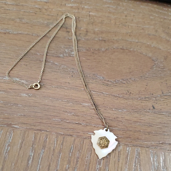 1942 Lane Tech mother of pearl Gold and Cream Pendant Necklace - Picture 2 of 4